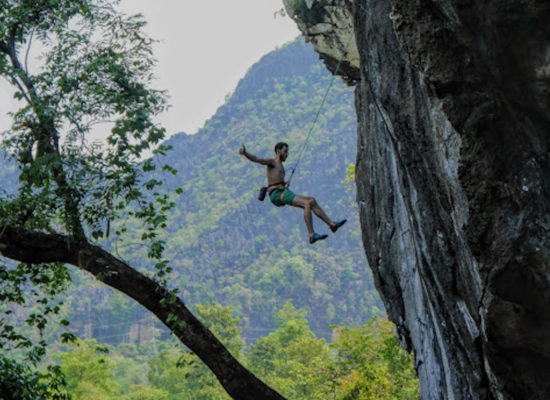 Migue jumping